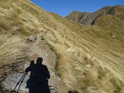 63 Seguendo il sent. 101 salgo al Passo di Salmurano ancora baciato dal sole